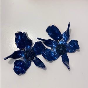 Lele Sadoughi navy clip on flower earrings